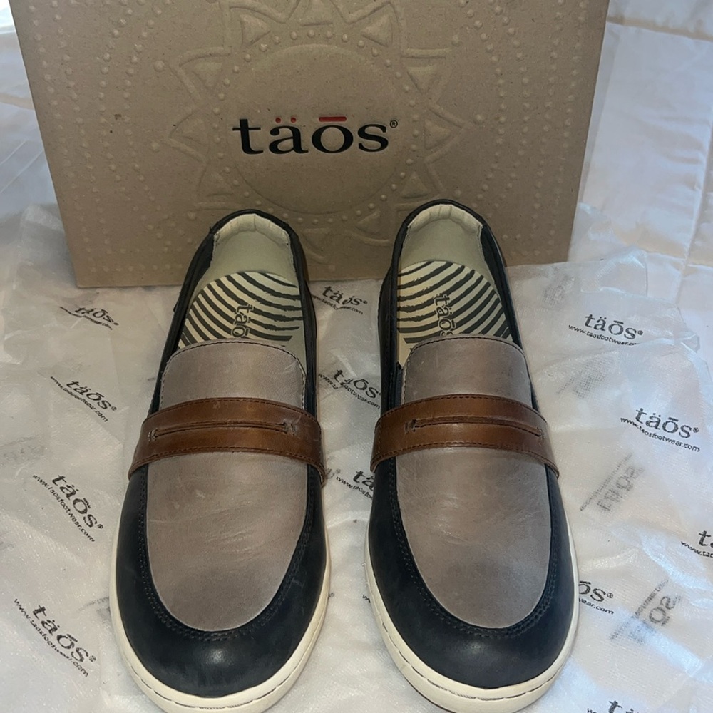 Taos Leather Slip-On Loafers Upward Steel/Taupe With Box Size 10 Arch Support